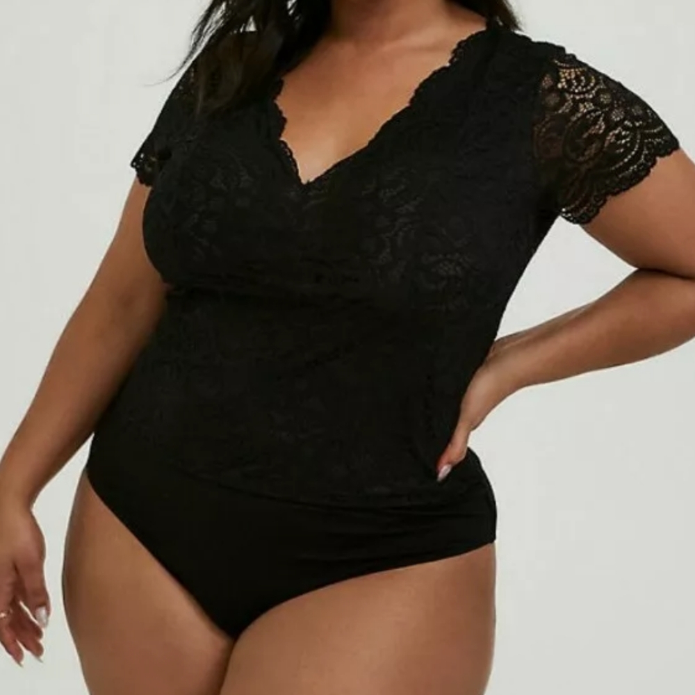 Torrid Plus Size 4 Sexy Lace V Neck Bodysuit
